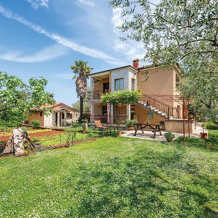 Stunning Apartment In Umag With Wifi Buitenkant foto