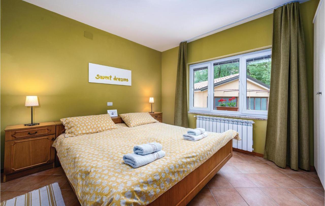Stunning Apartment In Umag With Wifi Buitenkant foto