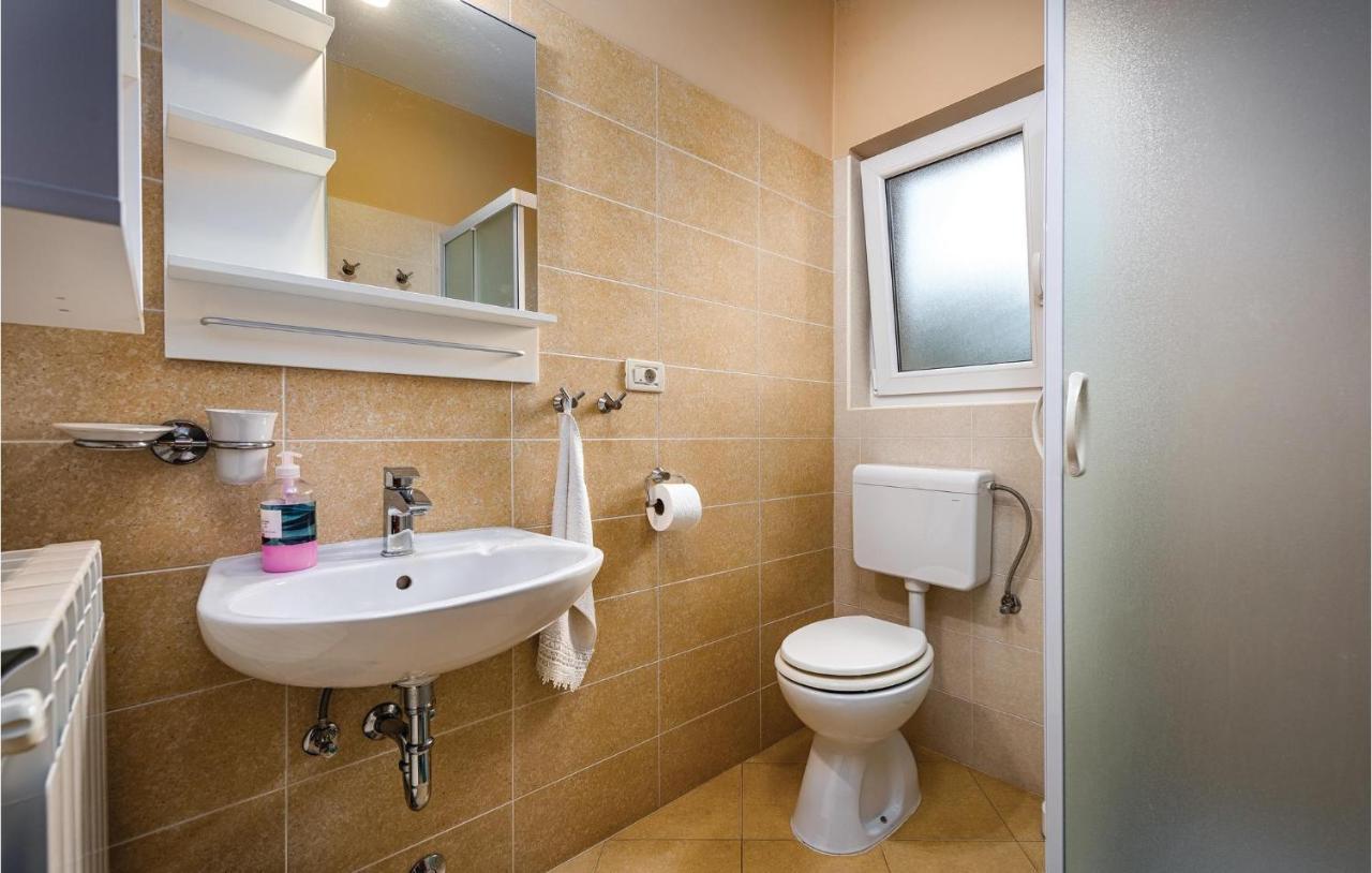 Stunning Apartment In Umag With Wifi Buitenkant foto