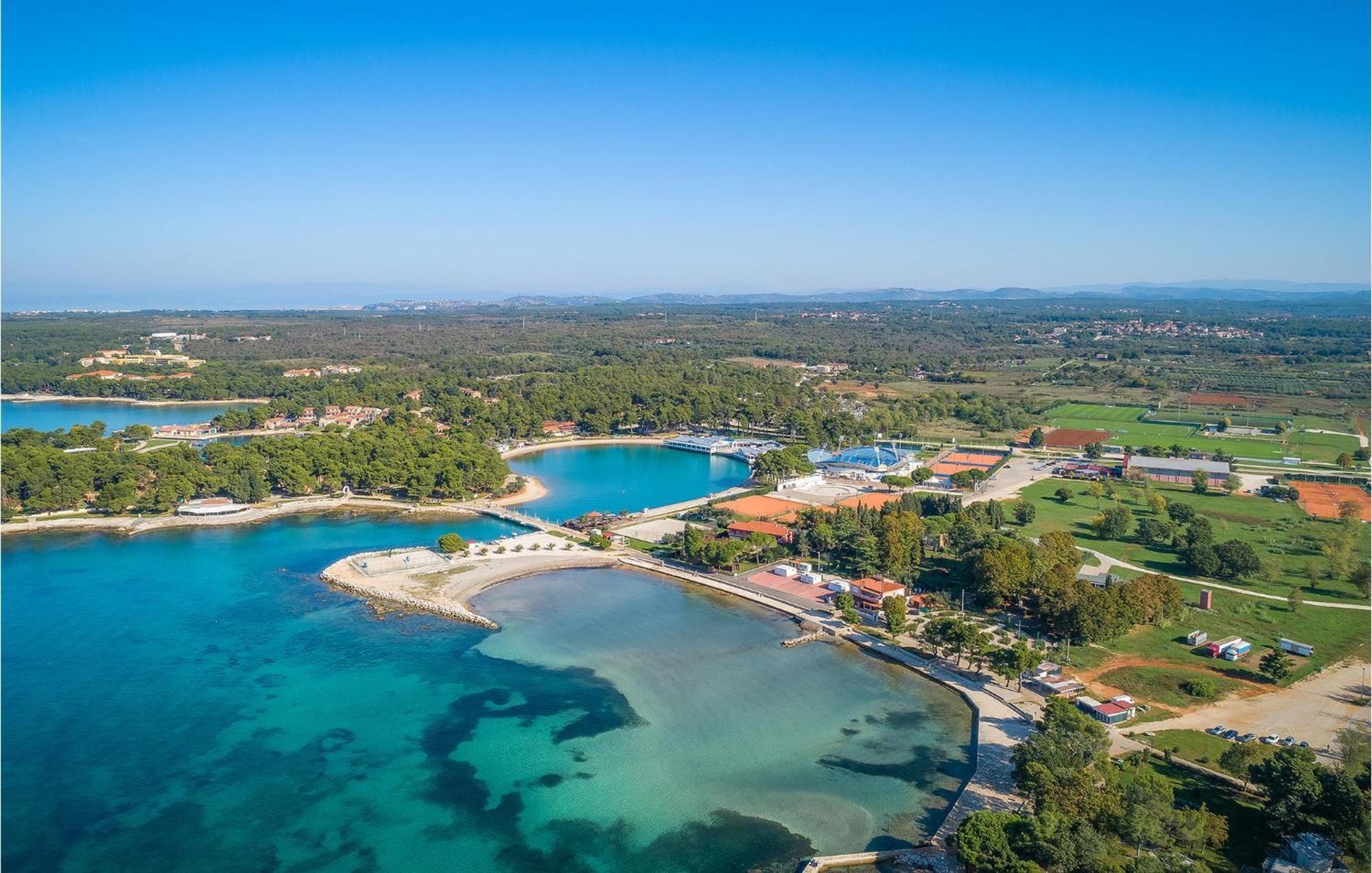 Stunning Apartment In Umag With Wifi Buitenkant foto
