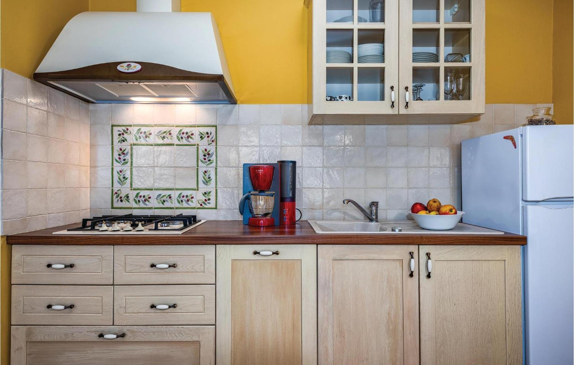 Stunning Apartment In Umag With Wifi Buitenkant foto